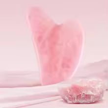 Masseur facial naturel Rouleau de visage Grattoir Gua Sha Double têtes Rouleau de pierre de jade Soins de la peau Massage au quartz rose pour le visage Corps beauté santé lifting Outils rouleau de jade soins de la peau
